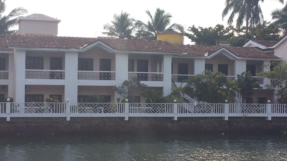Hotel Riverside Бага Екстер'єр фото