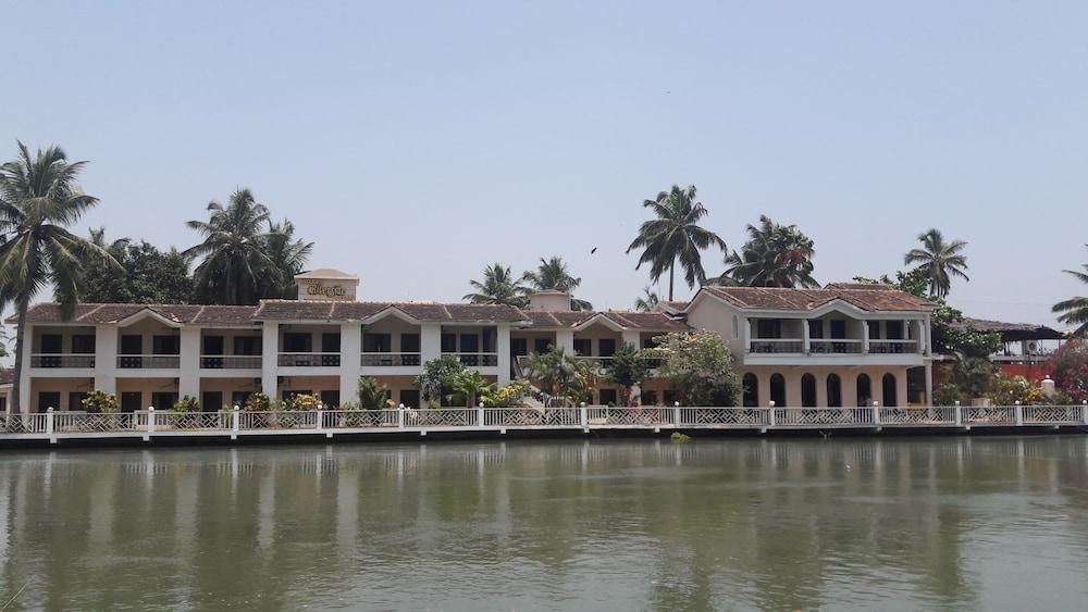 Hotel Riverside Бага Екстер'єр фото