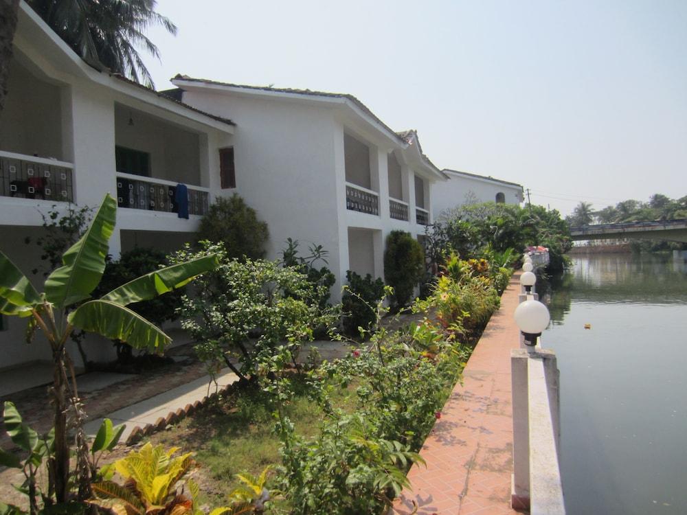 Hotel Riverside Бага Екстер'єр фото