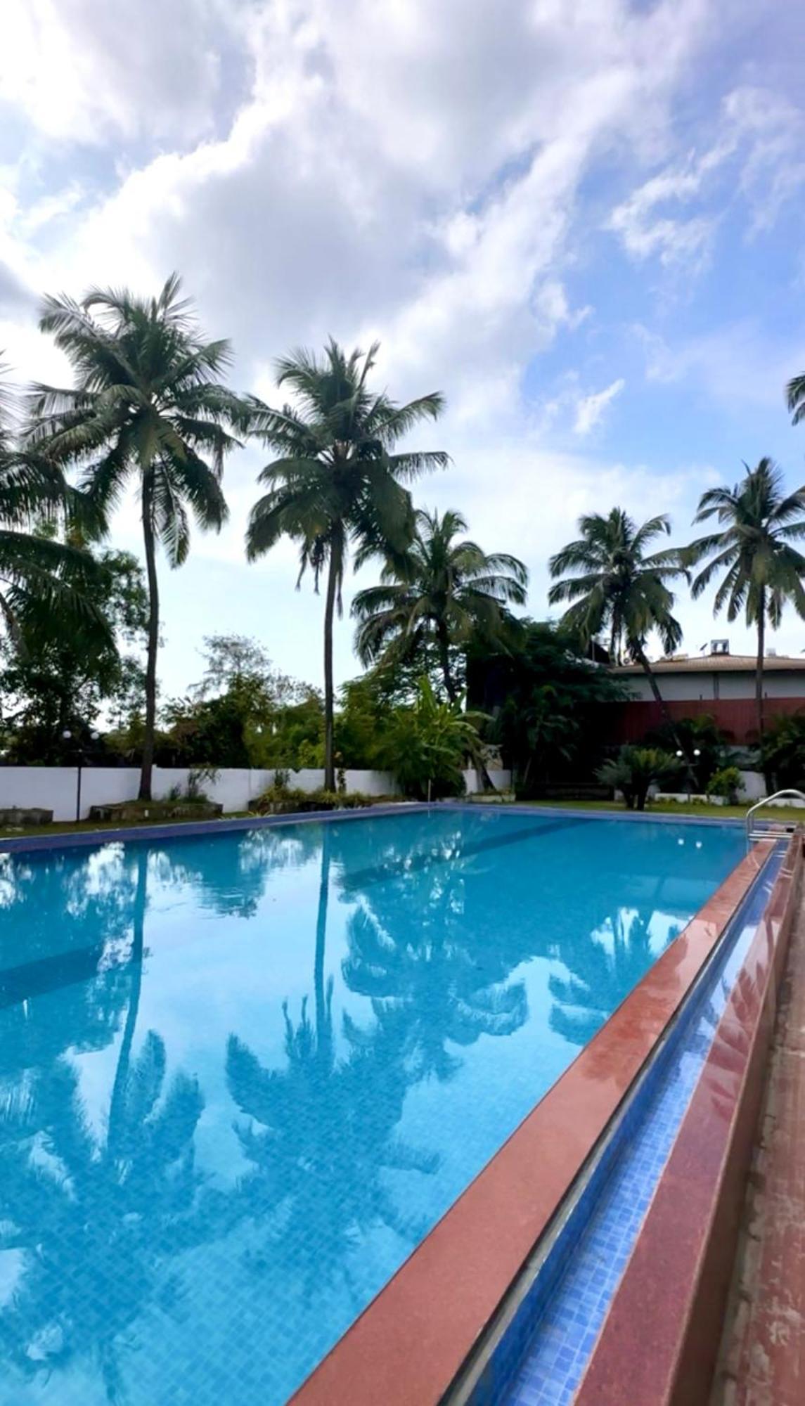 Hotel Riverside Бага Екстер'єр фото