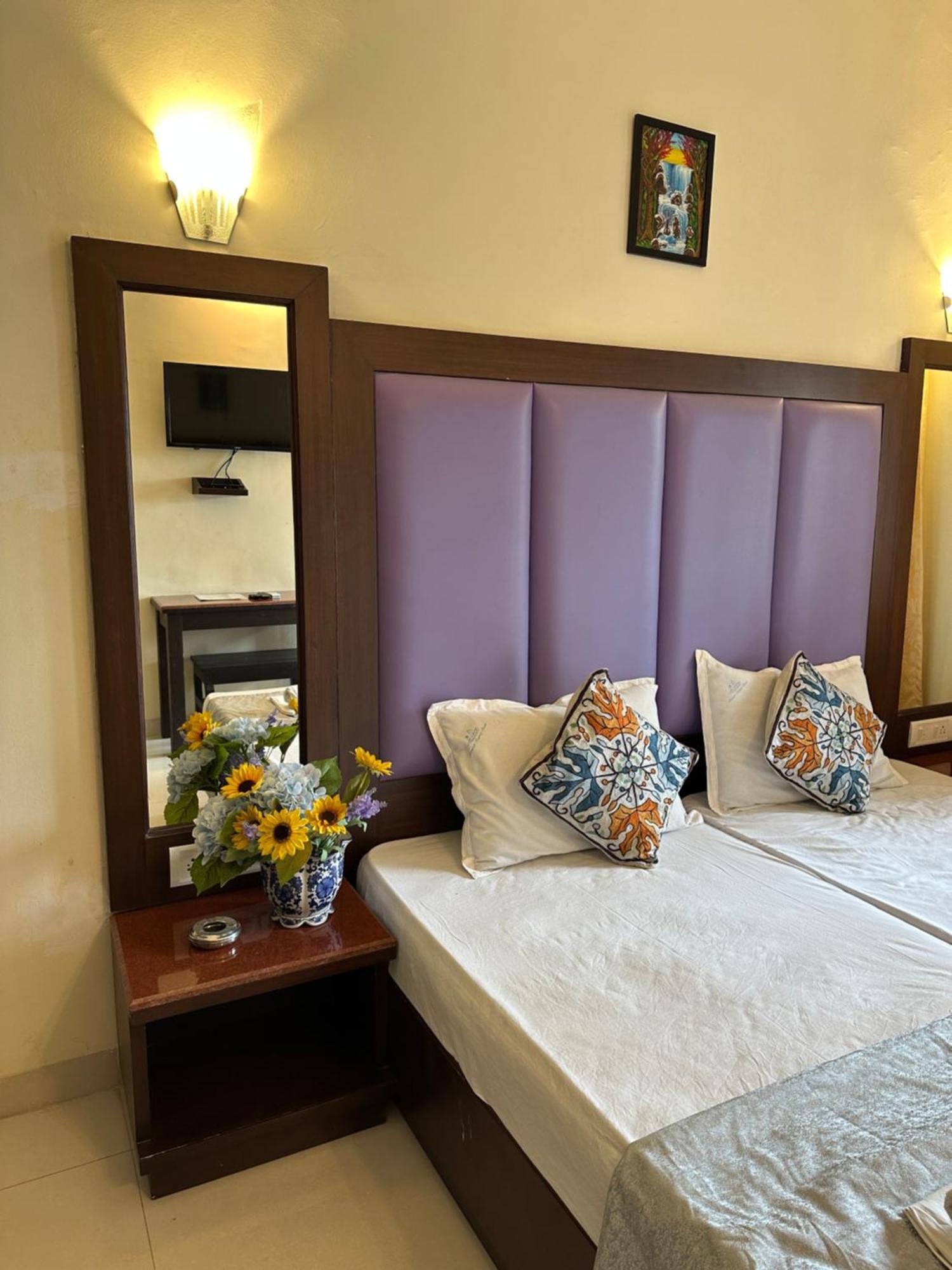 Hotel Riverside Бага Екстер'єр фото