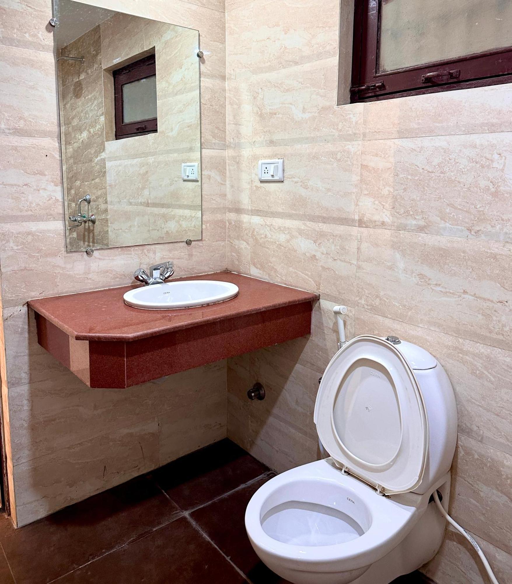Hotel Riverside Бага Номер фото