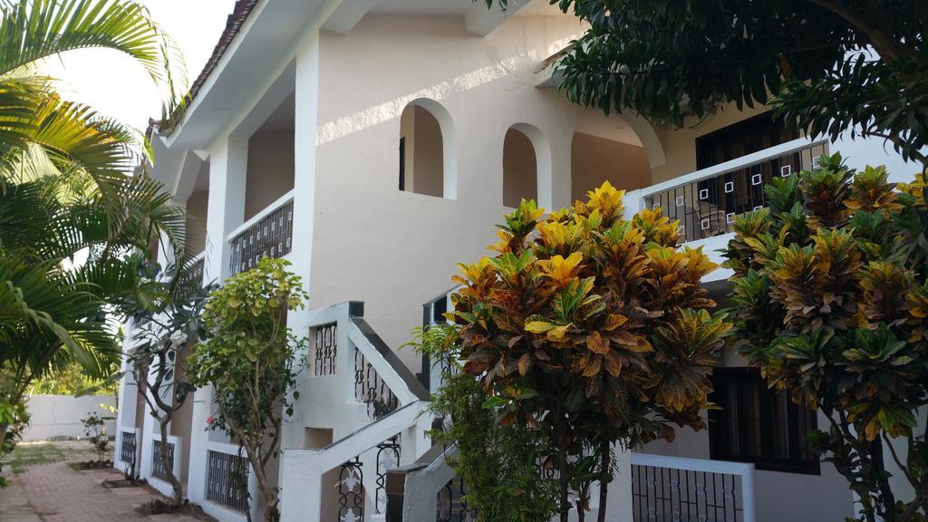 Hotel Riverside Бага Екстер'єр фото
