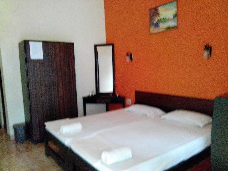 Hotel Riverside Бага Екстер'єр фото