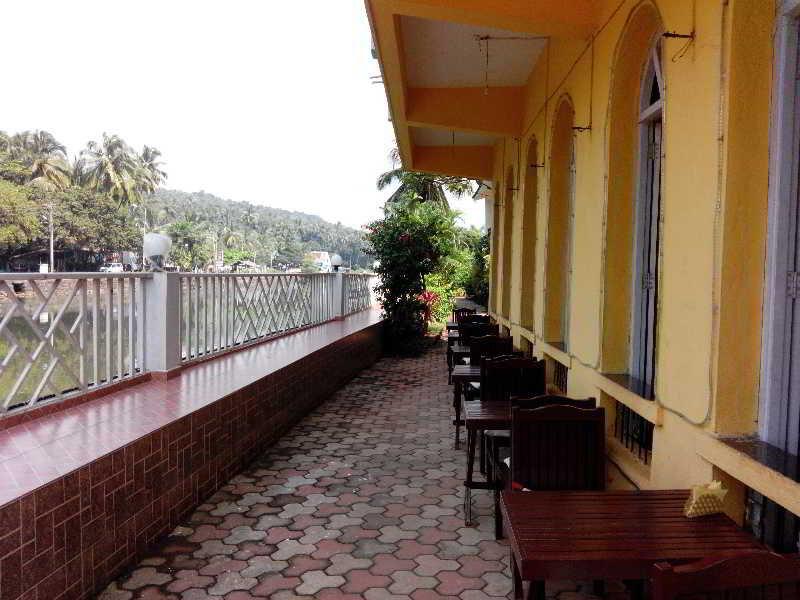 Hotel Riverside Бага Екстер'єр фото